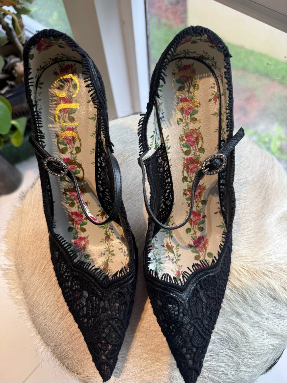 Gucci Black Lace Mary Jane Heels Size 39